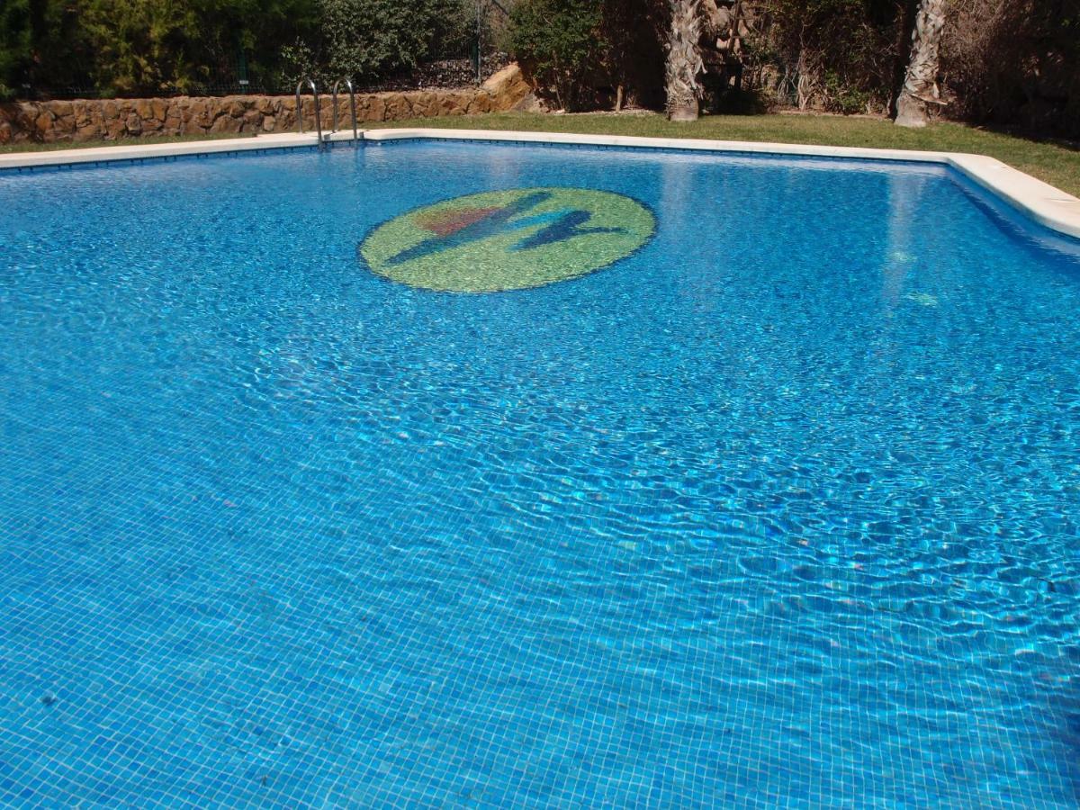 Tranquilo Cerca De Buena Piscina Y Con Buen Aire Acondicionado *