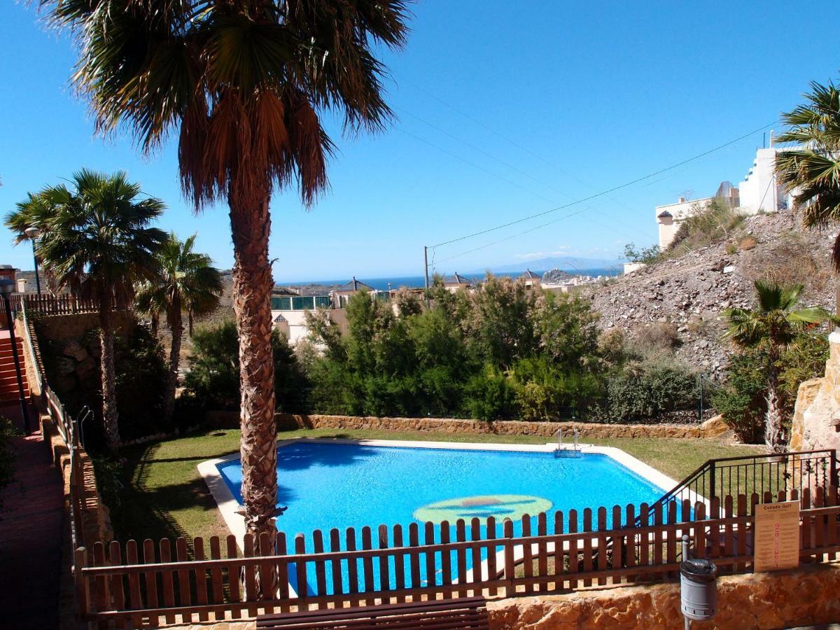 Tranquilo Cerca De Buena Piscina Y Con Buen Aire Acondicionado *